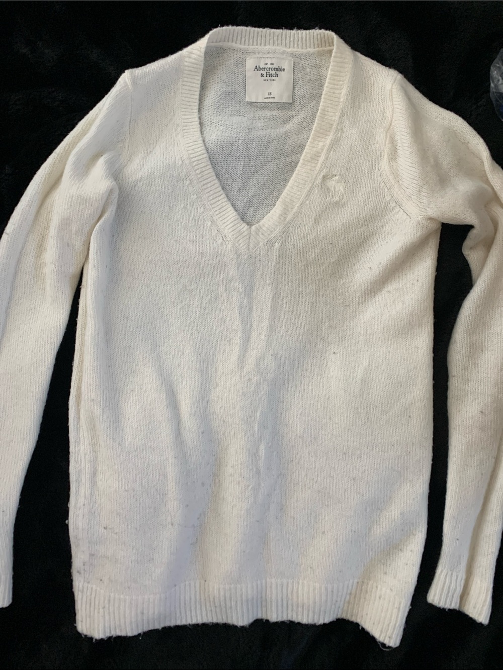 Abercrombie & Fitch Women's White V-Neck Sweater